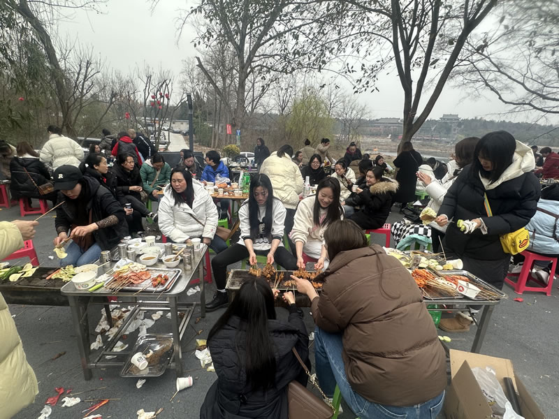 綿陽市先鋒醫療器械有限公司—— 慶祝“3.8婦女節”，共赴燒烤盛宴，致敬巾幗風采1.jpg